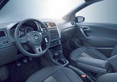Volkswagen-Polo-Black-int