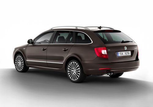 skoda-superb-combi-spate